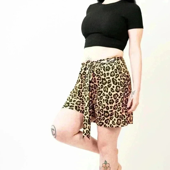 Simply Southern Cheetah Leopard Print Baggy Shorts - Picture 5 of 6